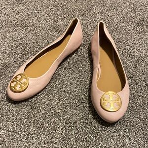 NWOT Tory Burch Light Pink Flats with Gold Emblem Size 8